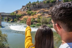 Marriage Proposal in Toledo on the Tagus River Trail - Natalia Ortiz Events
