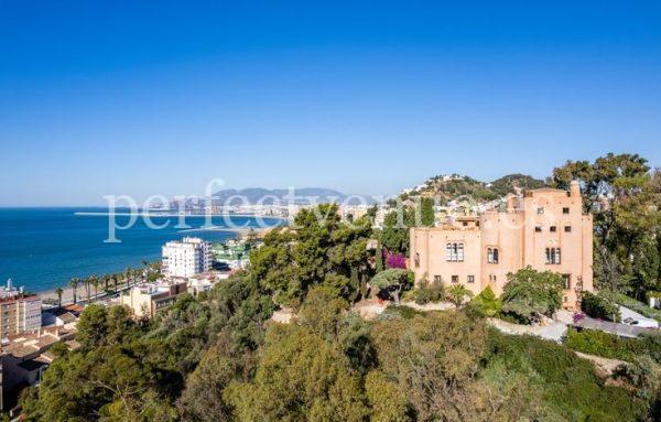 marriage proposal in Malaga at the Santa Catalina Castle