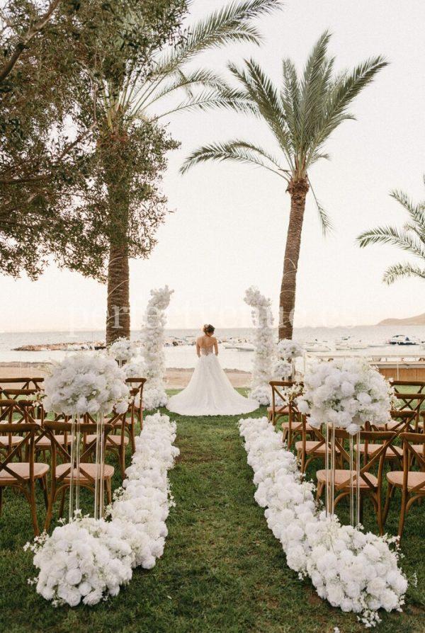Wedding Style Shoot Workshop in Mallorca / Photo via The White Style