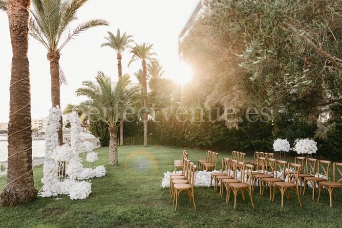 Shooting de boda en Ibiza / Foto vía The White Style