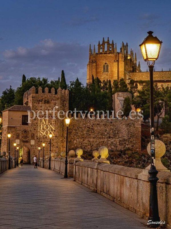 Marriage Proposal on the Alcántara Bridge in Toledo / Photo via Consuelo Ruiz Megias