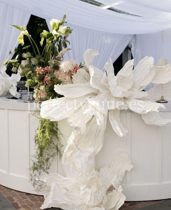 Paper Flower Decorations in Madrid / Photo via Pinterest