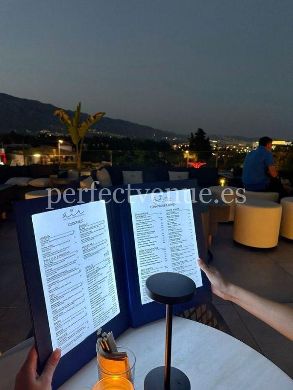 Marriage proposal in Marbella at Rooftop Air / Photo via Svetlana Goncharova