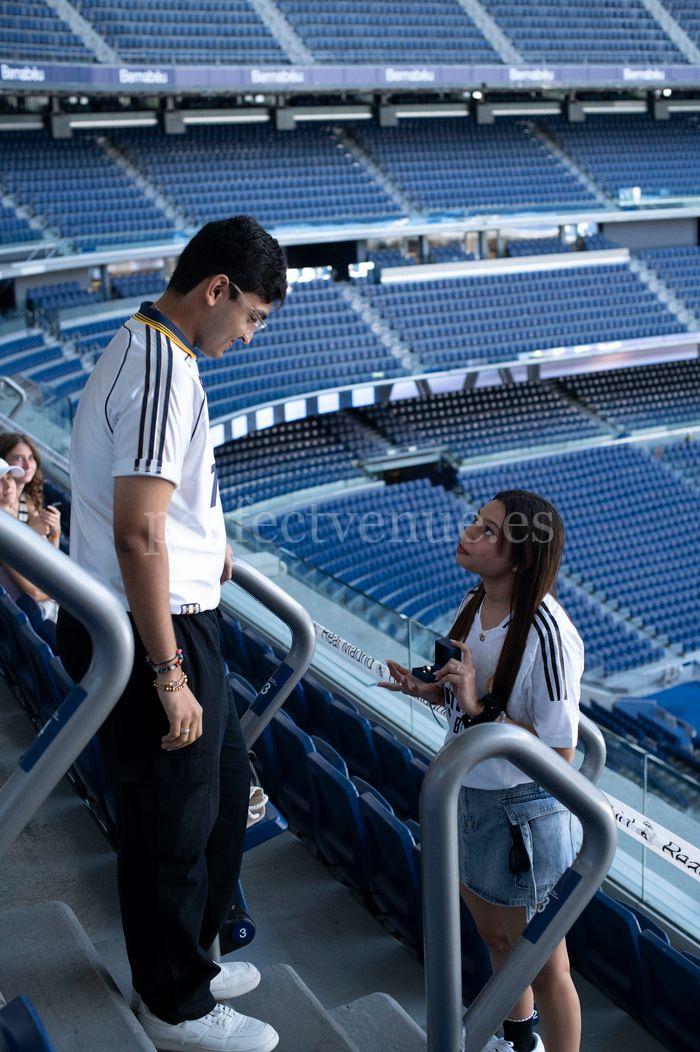 Marriage proposal at the Santiago Bernabéu Stadium / Photo via Natalia Ortiz Events