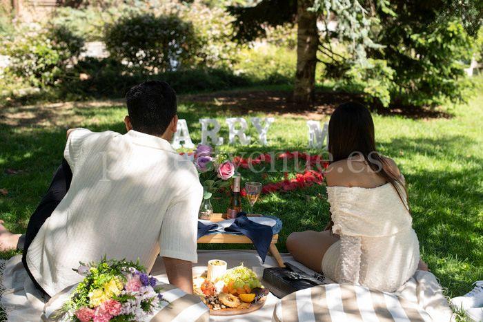 Marriage proposal at the Santiago Bernabéu Stadium / Photo via Natalia Ortiz Events