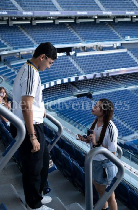 Marriage proposal at the Bernabéu Stadium / Photo via Natalia Ortiz Events