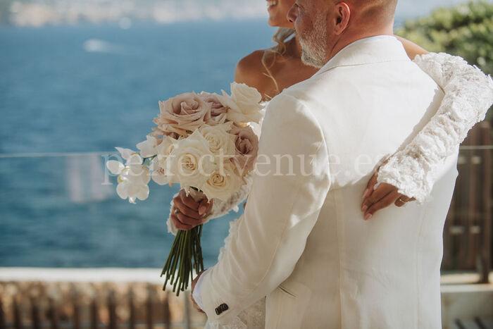 Boda con vistas al mar en Ibiza en 7Pines Resort | Foto vía Dario Ibiza Photography / Bliss Ibiza Wedding Planner