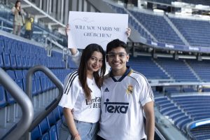 Pedida de mano en el Santiago Bernabéu / Foto Vía Natalia Ortiz Events