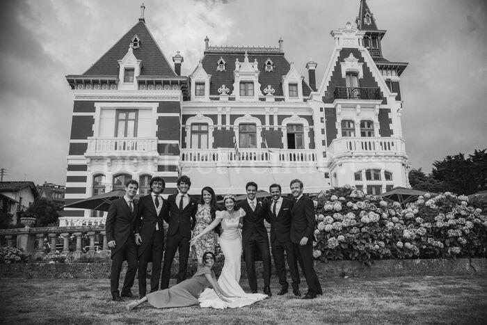 Wedding photographer in Madrid / Photo via Perfect Venue