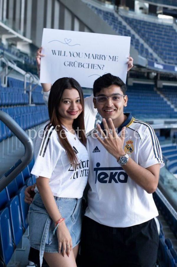 Marriage proposal at the Bernabéu Stadium / Photo via Natalia Ortiz Events
