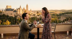 Marriage proposal in Segovia at the La Postal restaurant / Photo via Perfect Venue