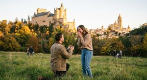 Marriage proposal in Segovia at the Mirador de la Pradera de San Marcos / Photo via Perfect Venue