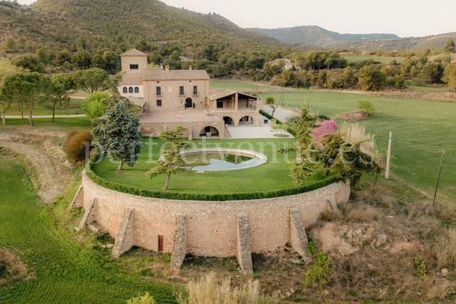 Finca para bodas en Igualada / Foto vía Perfect Venue