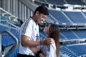 Marriage proposal at the Bernabéu Stadium / Photo via Natalia Ortiz Events