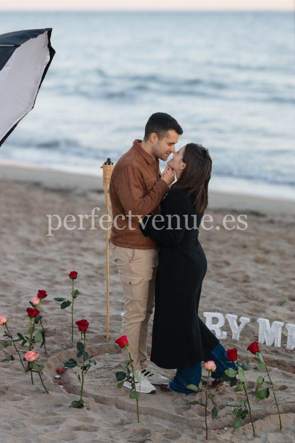 Beach proposal with roses and "Marry Me" lettering / Photo via Natalia Ortiz Events