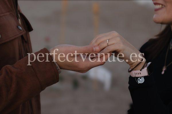 Beach proposal with roses and "Marry Me" lettering / Photo via Natalia Ortiz Events