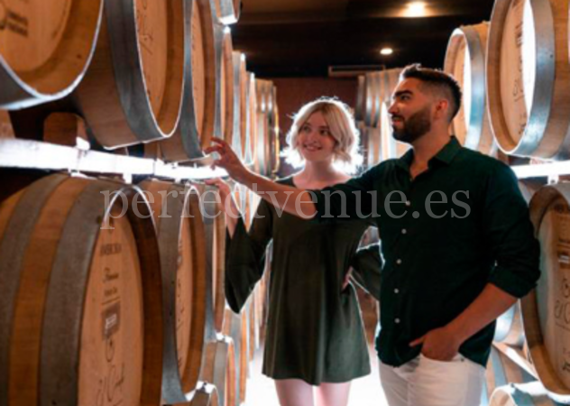 Pedida de mano en una bodega / Foto vía Natalia Ortiz Events