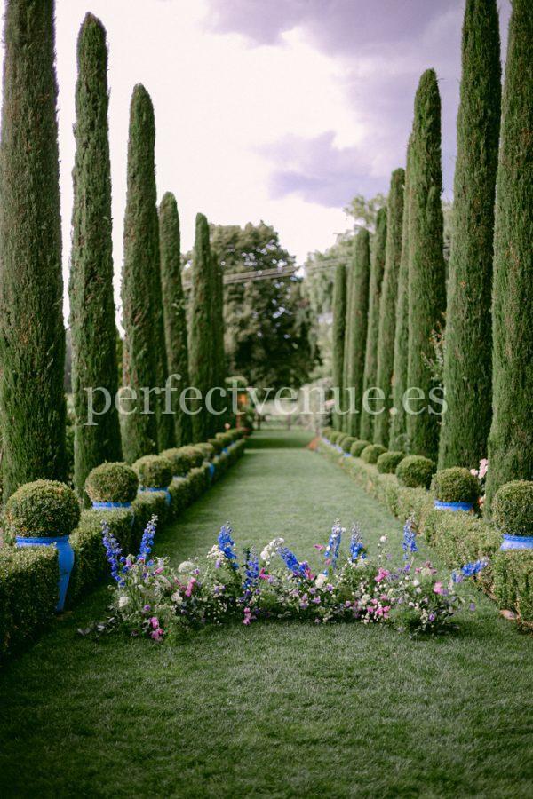 Elegant Garden Elopement Near Madrid at Historic Flour Mill / natalia ortiz events
