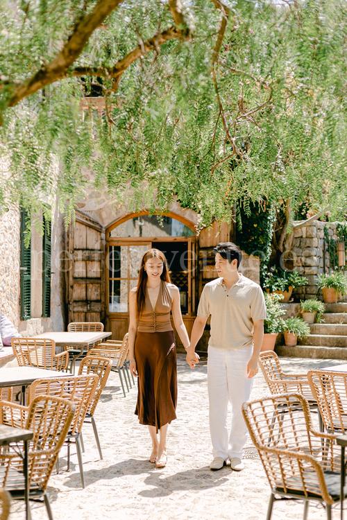 Engagement at Ca's Xorc / Photo via Natalia Ortiz Events