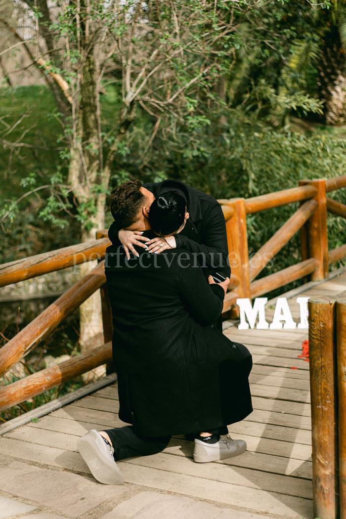 pedida de mano en el Retiro con almendros / Weddings and Events by Natalia Ortiz