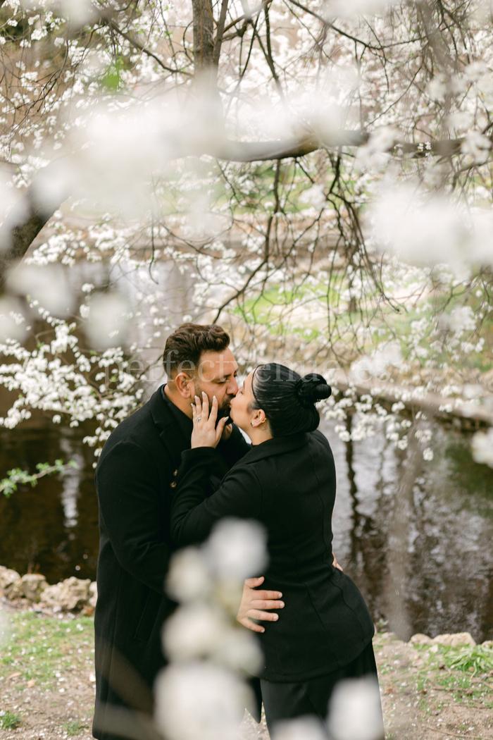 pedida de mano en el Retiro con almendros / Weddings and Events by Natalia Ortiz