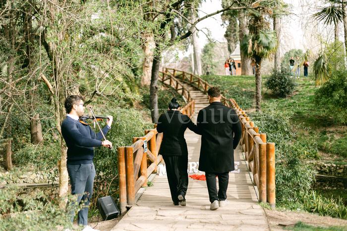 pedida de mano en el Retiro con almendros / Weddings and Events by Natalia Ortiz