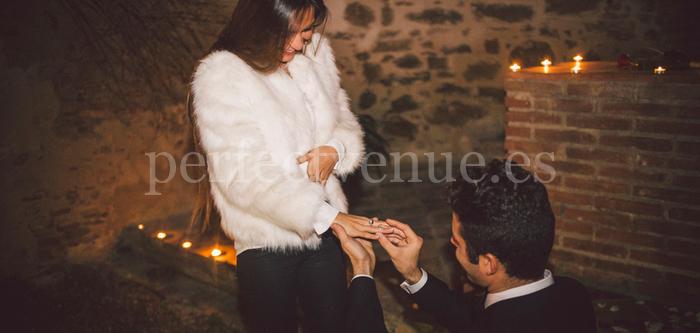 Pedida de mano en una bodega / Foto vía Natalia Ortiz Events