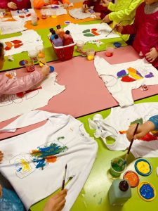 comunión con talleres en Madrid de camisetas / Foto via Pinterest