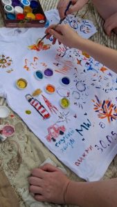 comunión con talleres en Madrid de camisetas / Foto via Pinterest