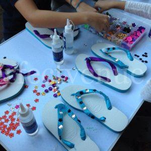comunión con talleres en Madrid de chanclas / Foto via Pinterest