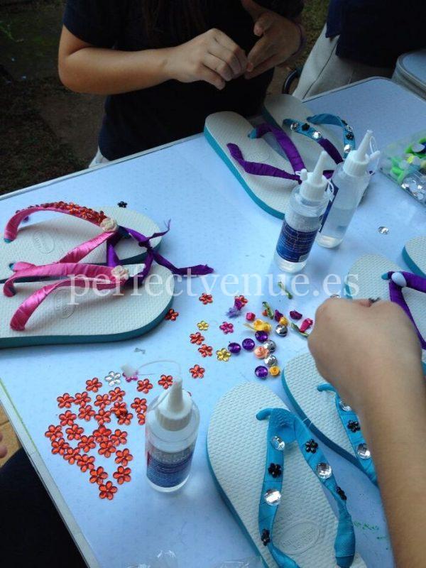 comunión con talleres en Madrid de chanclas / Foto via Pinterest