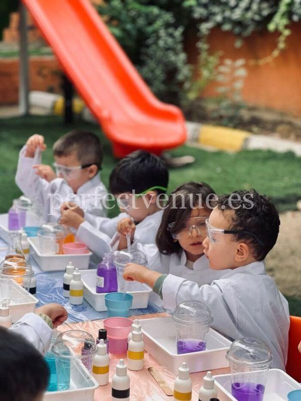 comunión con talleres en Madrid de cientifico loco / Foto via Pinterest