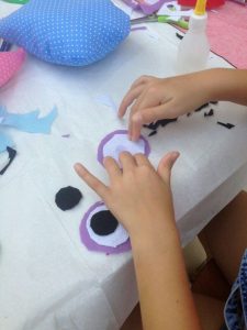 comunión con talleres en Madrid de cojines de fieltro / Foto via Pinterest