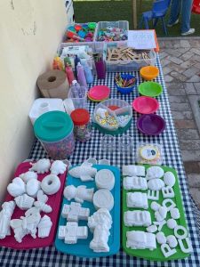 comunión con talleres en Madrid de figuras de yeso / Foto via Pinterest