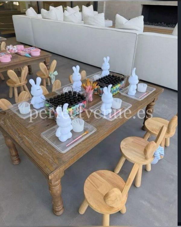 comunión con talleres en Madrid de figuras de yeso / Foto via Pinterest