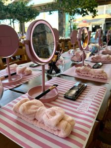 comunión con talleres en Madrid de maquillaje / Foto via Pinterest