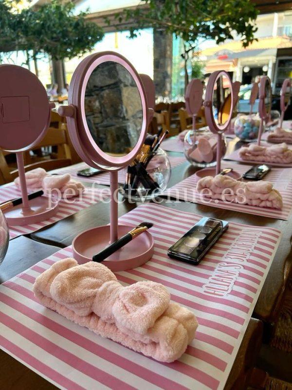 comunión con talleres en Madrid de maquillaje / Foto via Pinterest