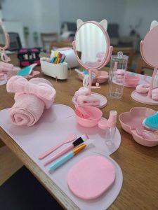 comunión con talleres en Madrid de maquillaje / Foto via Pinterest