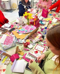 comunión con talleres en Madrid de scrapbook / Foto via Pinterest
