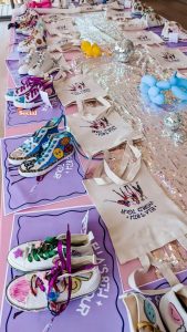 comunión con talleres en Madrid de zapatillas / Foto via Pinterest