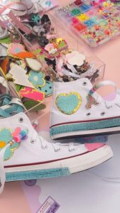 comunión con talleres en Madrid de zapatillas / Foto via Pinterest