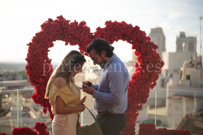 marriage proposal in rooftop indigo Madrid / Natalia Ortiz Events