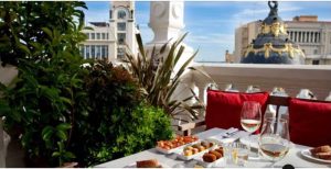 Pedida de mano en un rooftop en Madrid / Natalia Ortiz Events