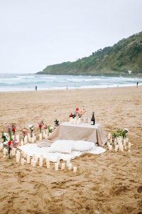 Marriage proposal with picnic in the beach / Perfect Venue